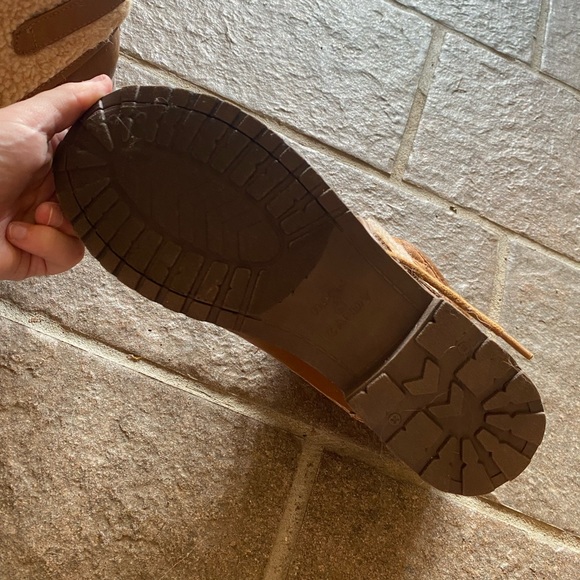 Neutral color booties with fur - Picture 4 of 5